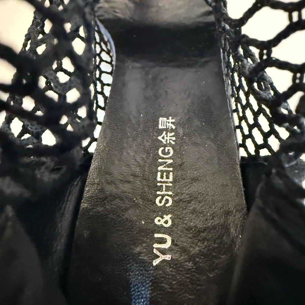 NWOT (Never Worn) Women’s Black Mesh Suede Contemporary Women’s Boots Size 8 - Picture 4 of 12